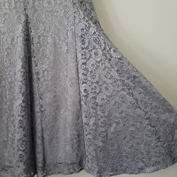 Night Way Silver Lace Evening Gown 4 - Picture 9 of 9